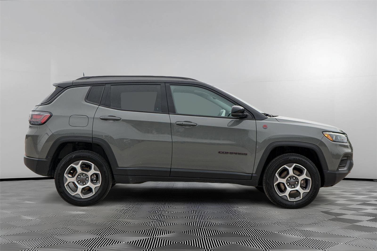 Used 2022 Jeep Compass Trailhawk w/ Trailhawk Elite Group AWD/4WD image 4