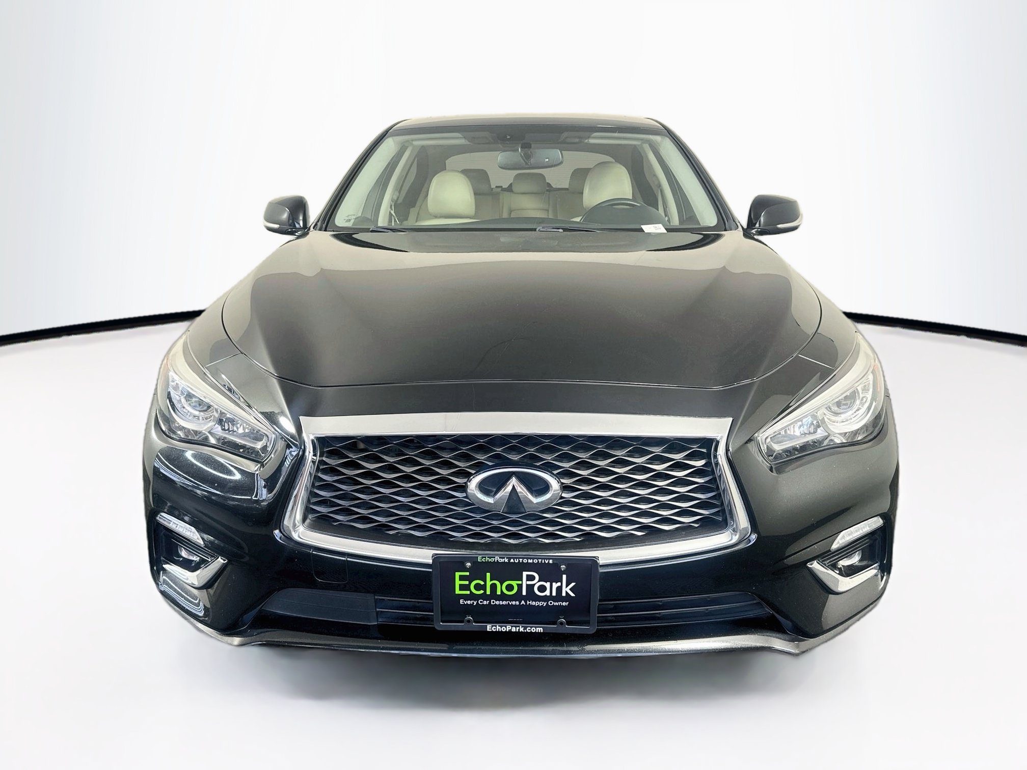 Used 2019 INFINITI Q50 Luxe w/ Essential Package (3.0T Luxe) RWD image 2