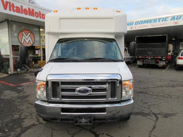 Used 2013 Ford E-450 and Econoline 450 Super Duty w/ Shuttle Bus Prep Pkg image 32