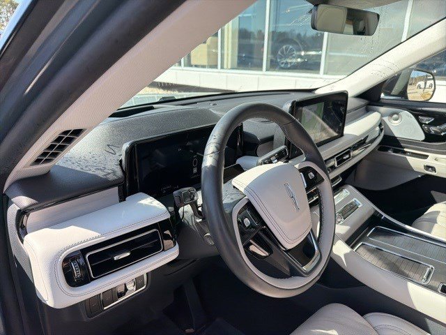 Certified 2025 Lincoln Aviator Reserve w/ Equipment Group 201A image 12