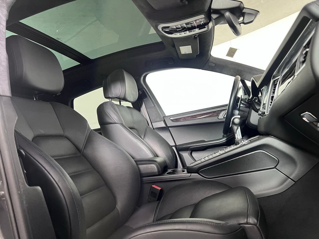 Certified 2018 Porsche Macan Turbo AWD/4WD image 21