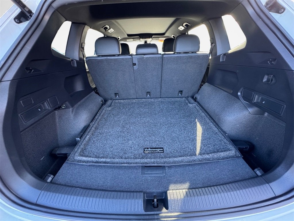 Used 2024 Volkswagen Tiguan SE R-Line image 35