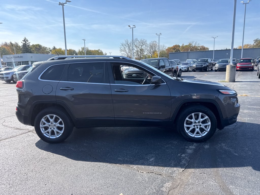 Used 2015 Jeep Cherokee Latitude w/ Cold Weather Group AWD/4WD image 6