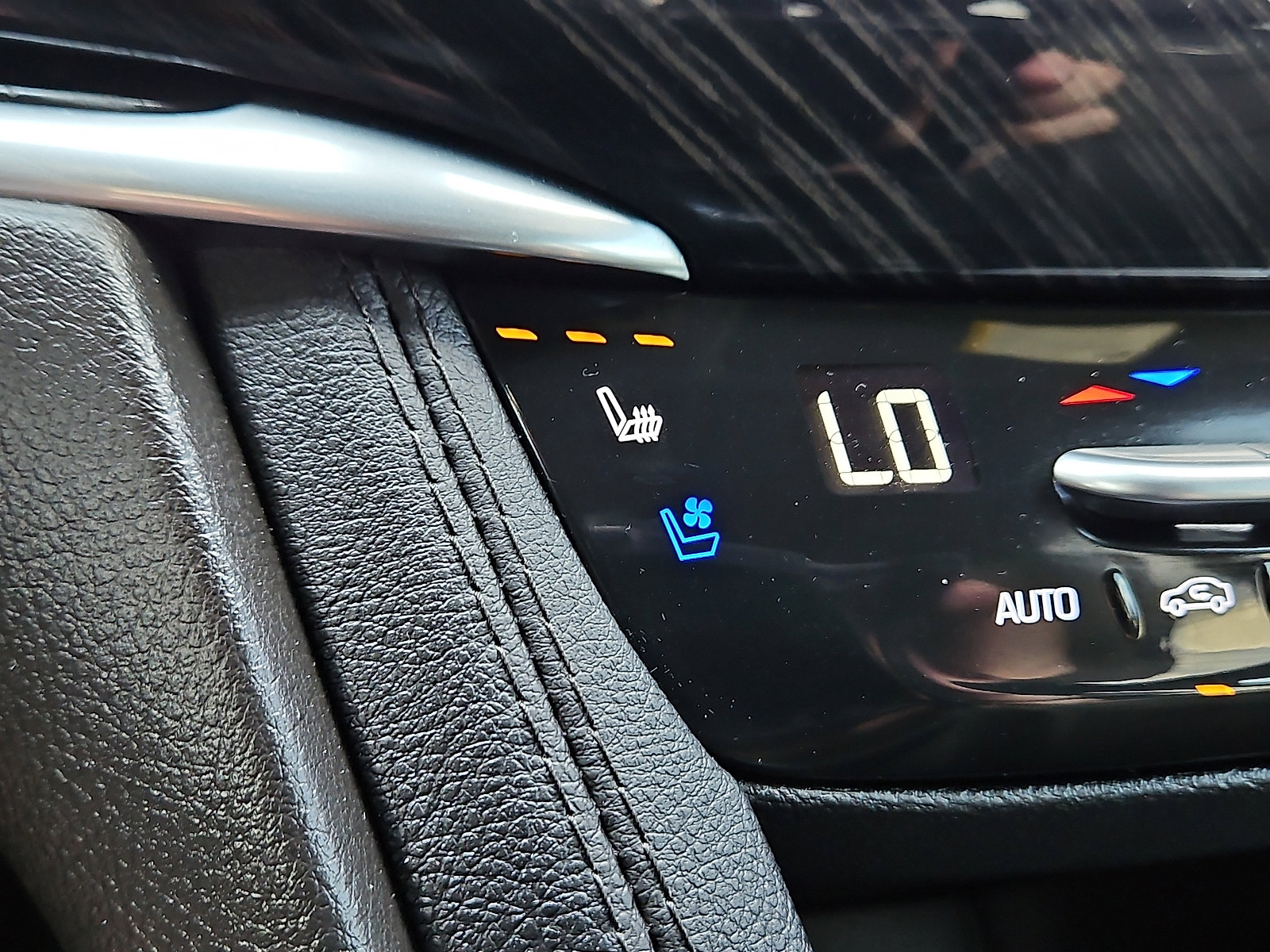 Used 2024 Cadillac XT6 Premium Luxury image 16