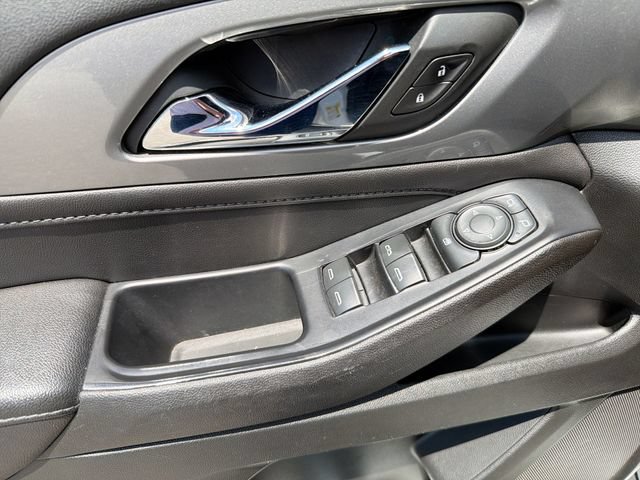 Used 2022 Chevrolet Traverse LT FWD image 17