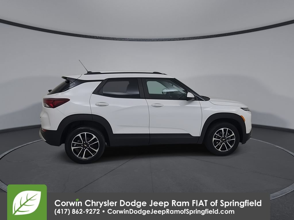 Used 2025 Chevrolet TrailBlazer LT AWD/4WD image 16