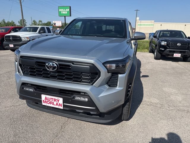 Used 2024 Toyota Tacoma TRD Off-Road w/ TRD Off Road Upgrade Package AWD/4WD image 4