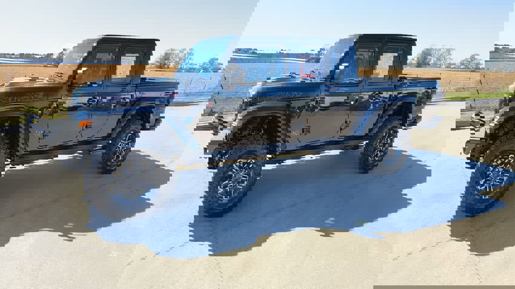 Used 2025 Jeep Gladiator Mojave image 4