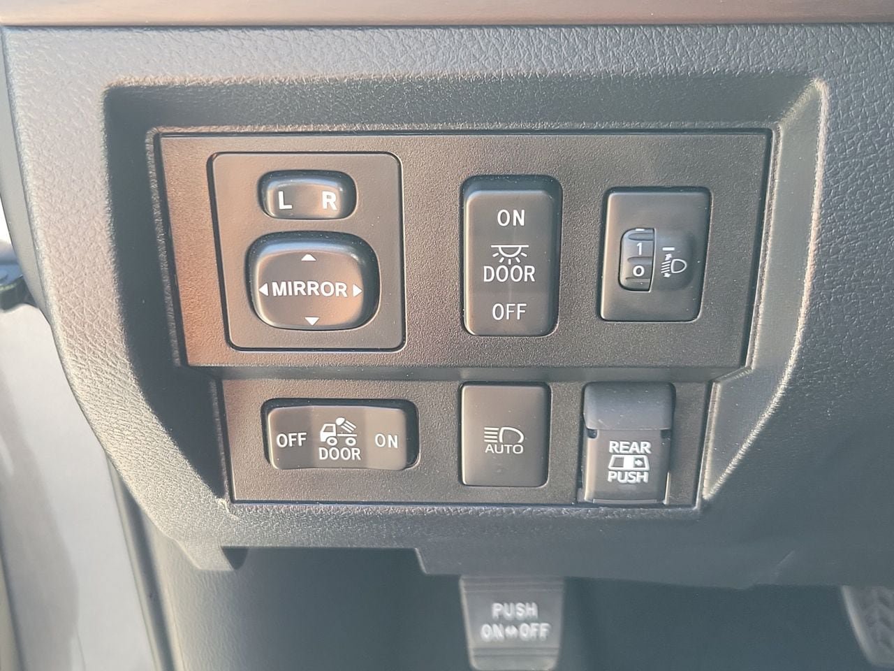 Used 2020 Toyota Tundra Limited w/ Limited Premium Package RWD image 29