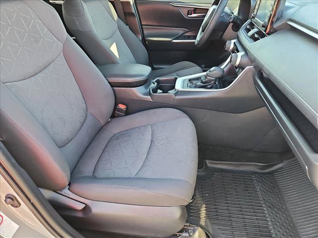 Used 2019 Toyota RAV4 XLE w/ Convenience Package FWD image 21