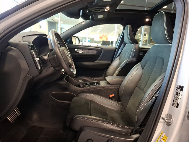 Used 2021 Volvo XC40 T5 R-Design w/ Climate Package AWD/4WD image 12