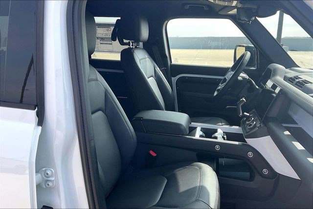 New 2026 Land Rover Defender 110 X-Dynamic SE image 12