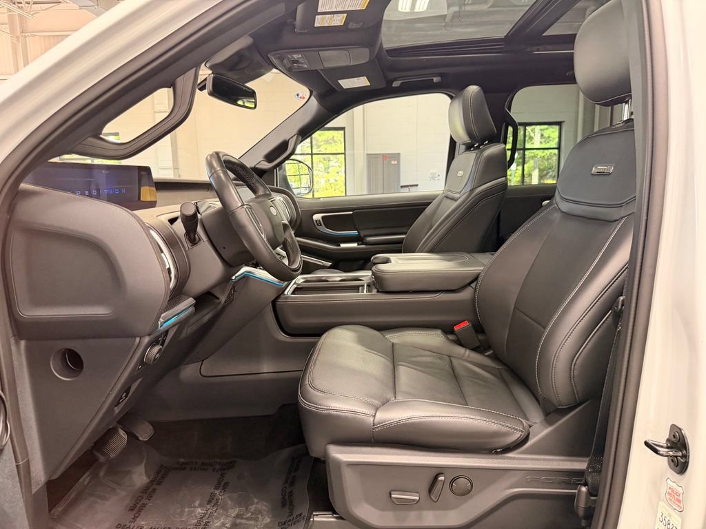 Used 2025 Ford Expedition Max Platinum w/ Stealth Appearance Package AWD/4WD image 31
