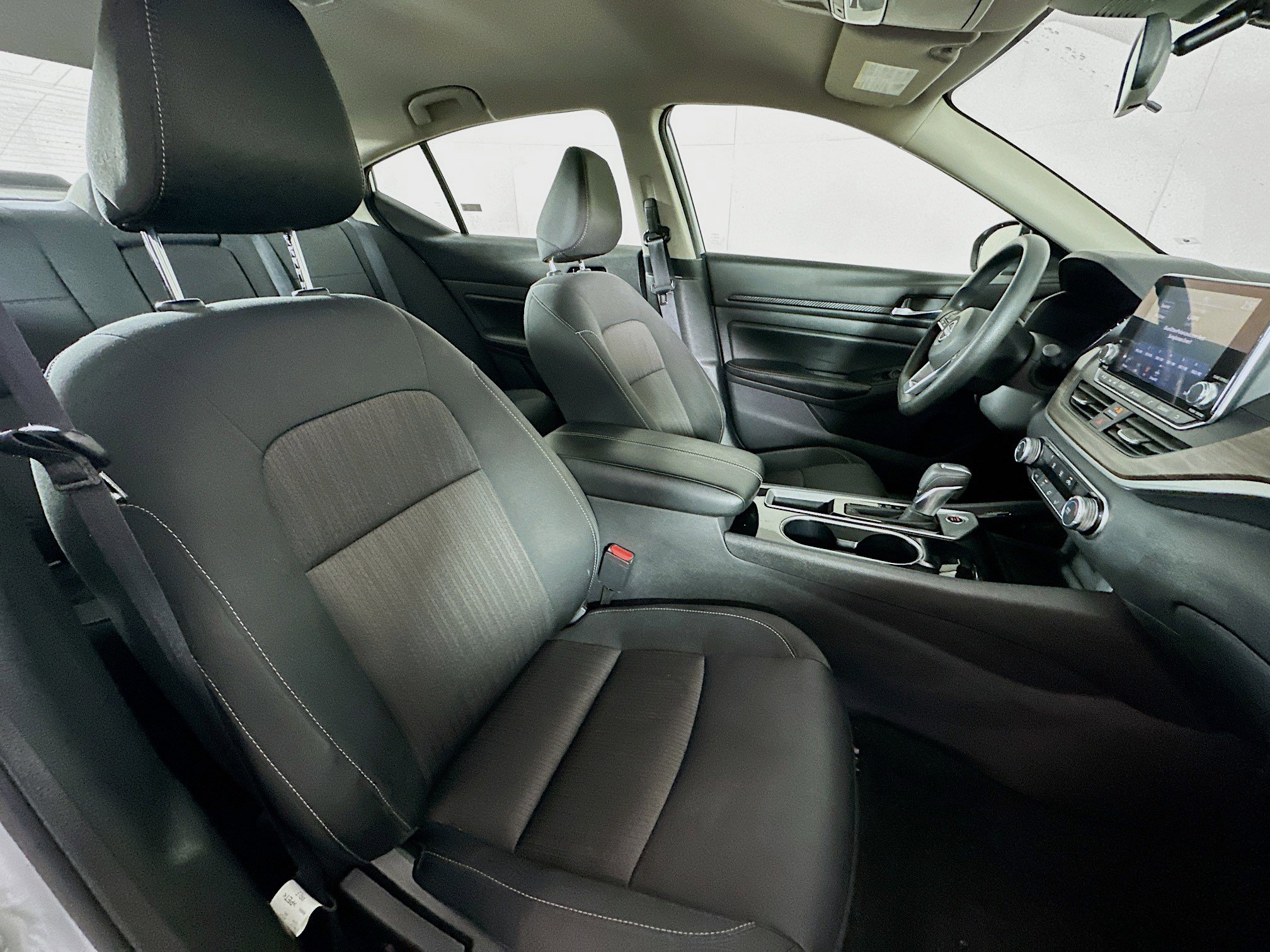 Used 2024 Nissan Altima 2.5 SV image 28