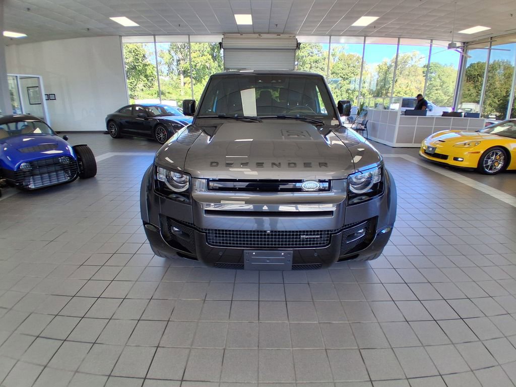 Used 2023 Land Rover Defender 90 X-Dynamic SE image 8