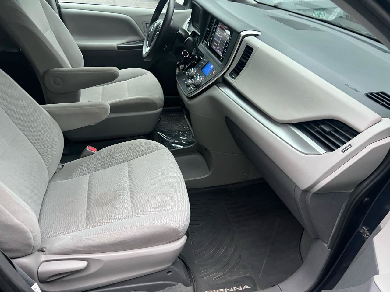 Used 2020 Toyota Sienna L FWD image 15