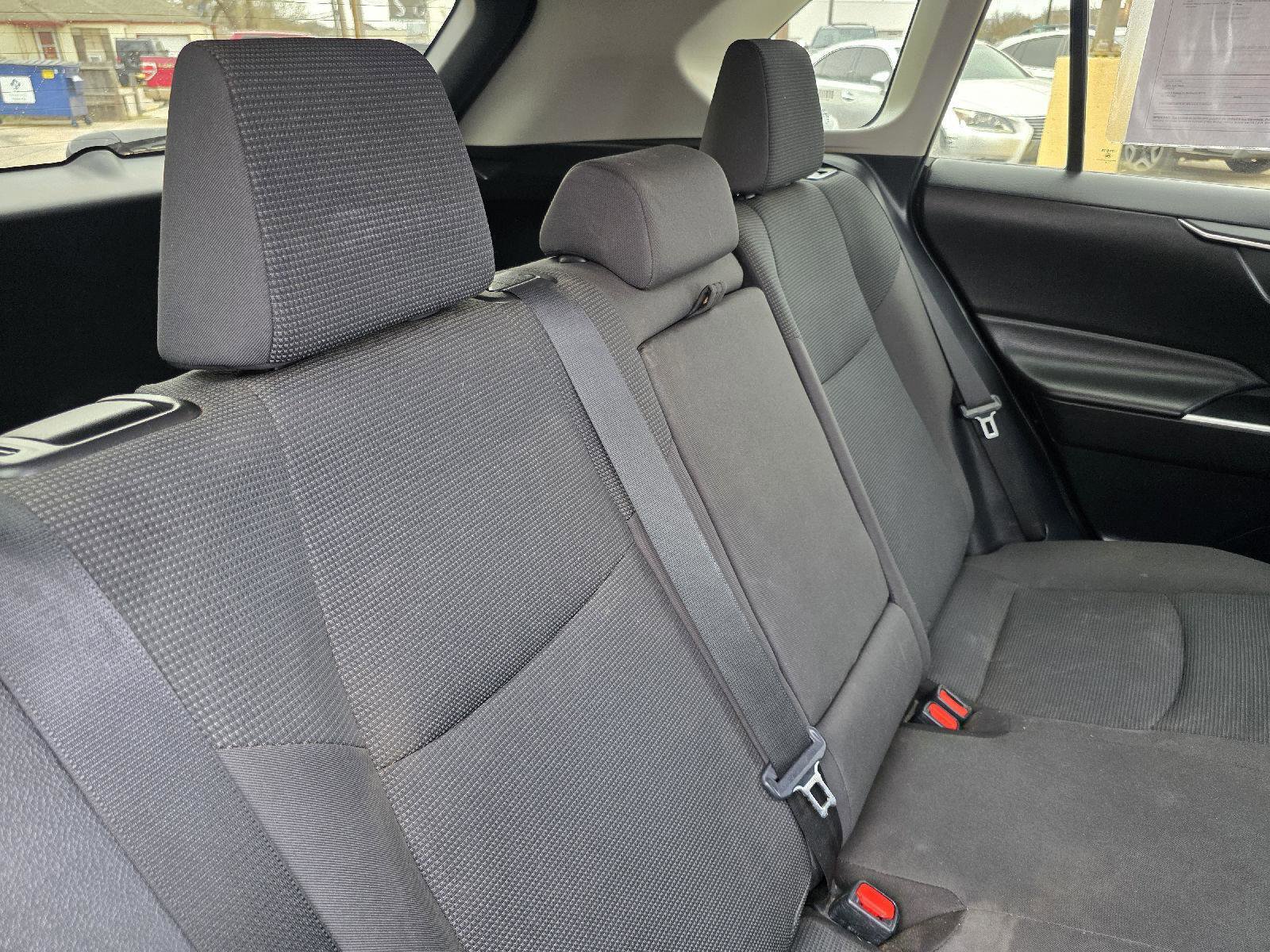 Used 2020 Toyota RAV4 LE AWD/4WD image 26
