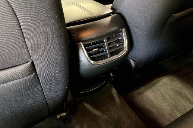 Used 2021 Chevrolet Malibu LT FWD image 34