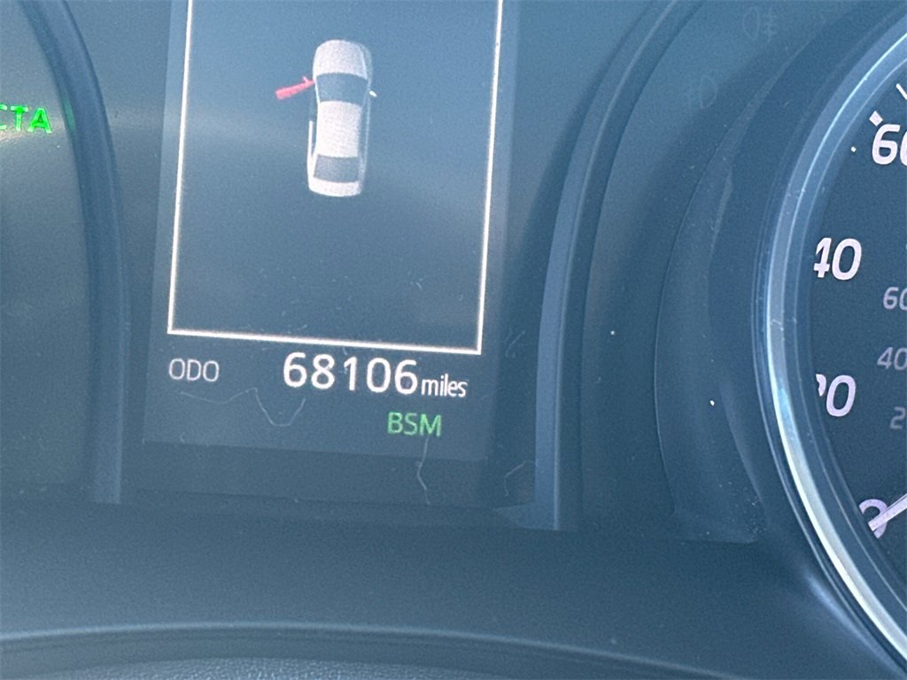 Used 2020 Toyota Camry SE w/ Sunroof Package image 27