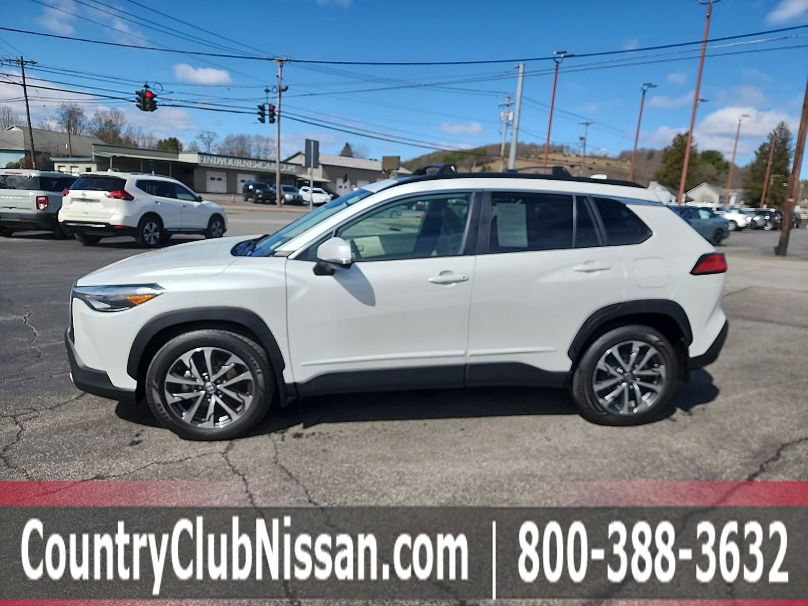 Used 2023 Toyota Corolla Cross XLE w/ Convenience Package image 5