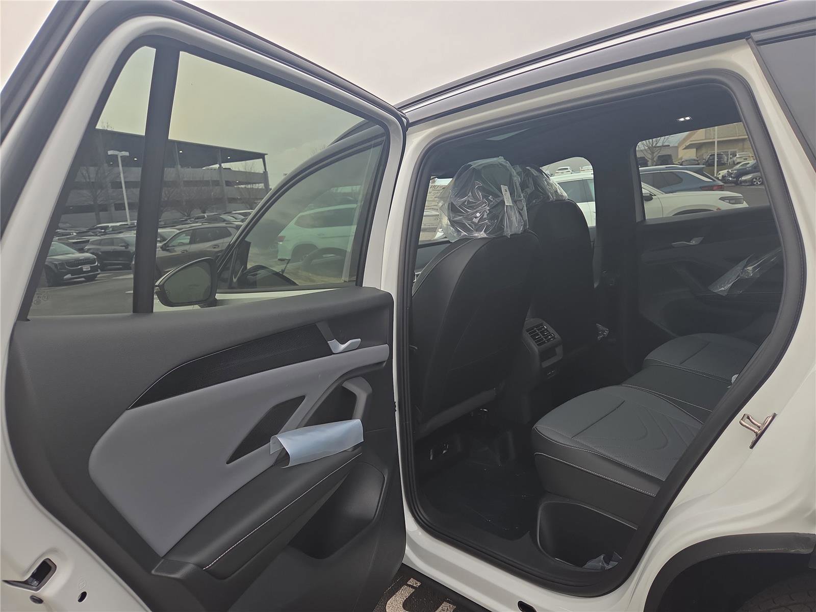 New 2026 Volkswagen Tiguan SE R-Line image 24