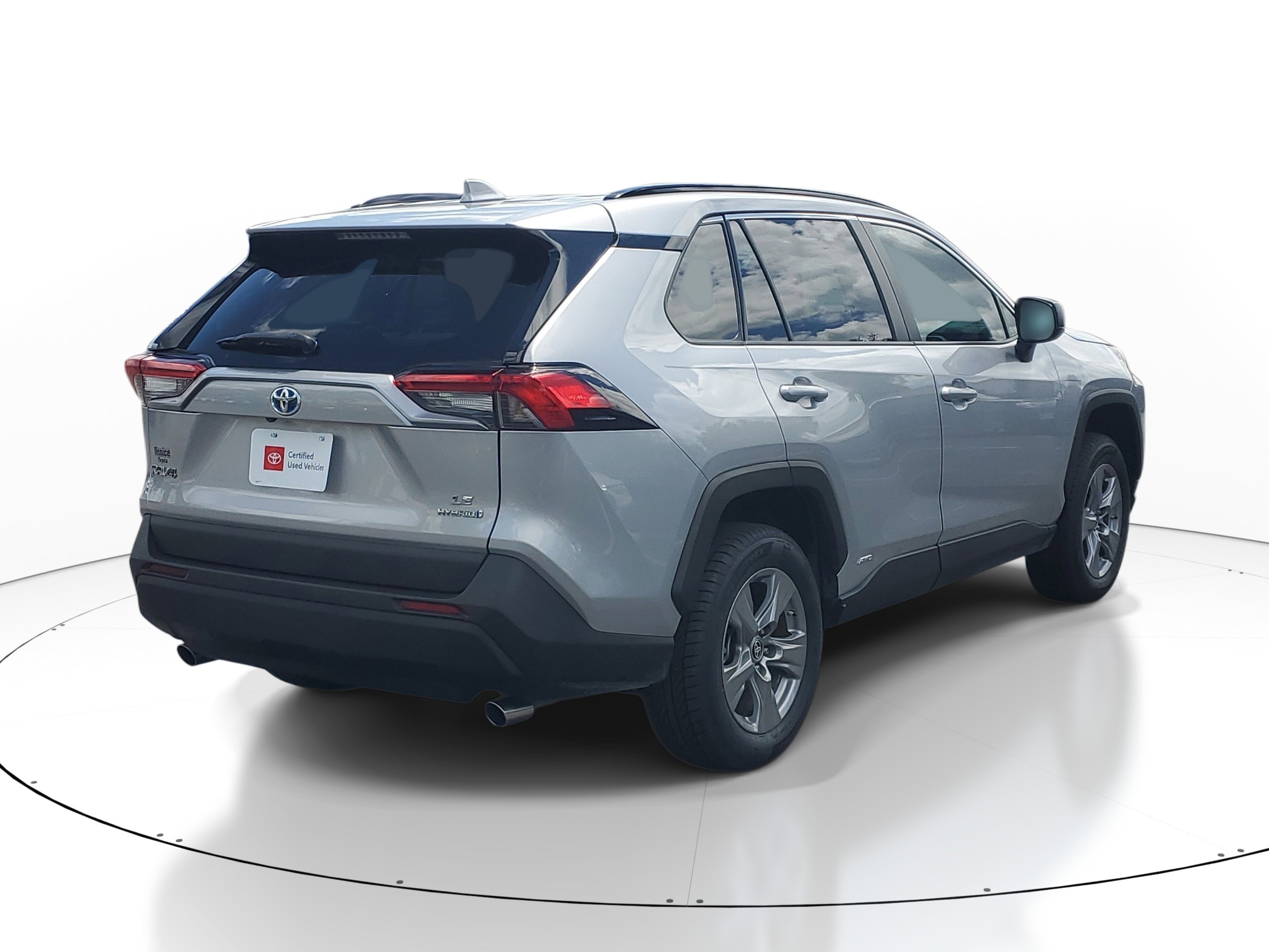 Certified 2024 Toyota RAV4 LE AWD/4WD image 5