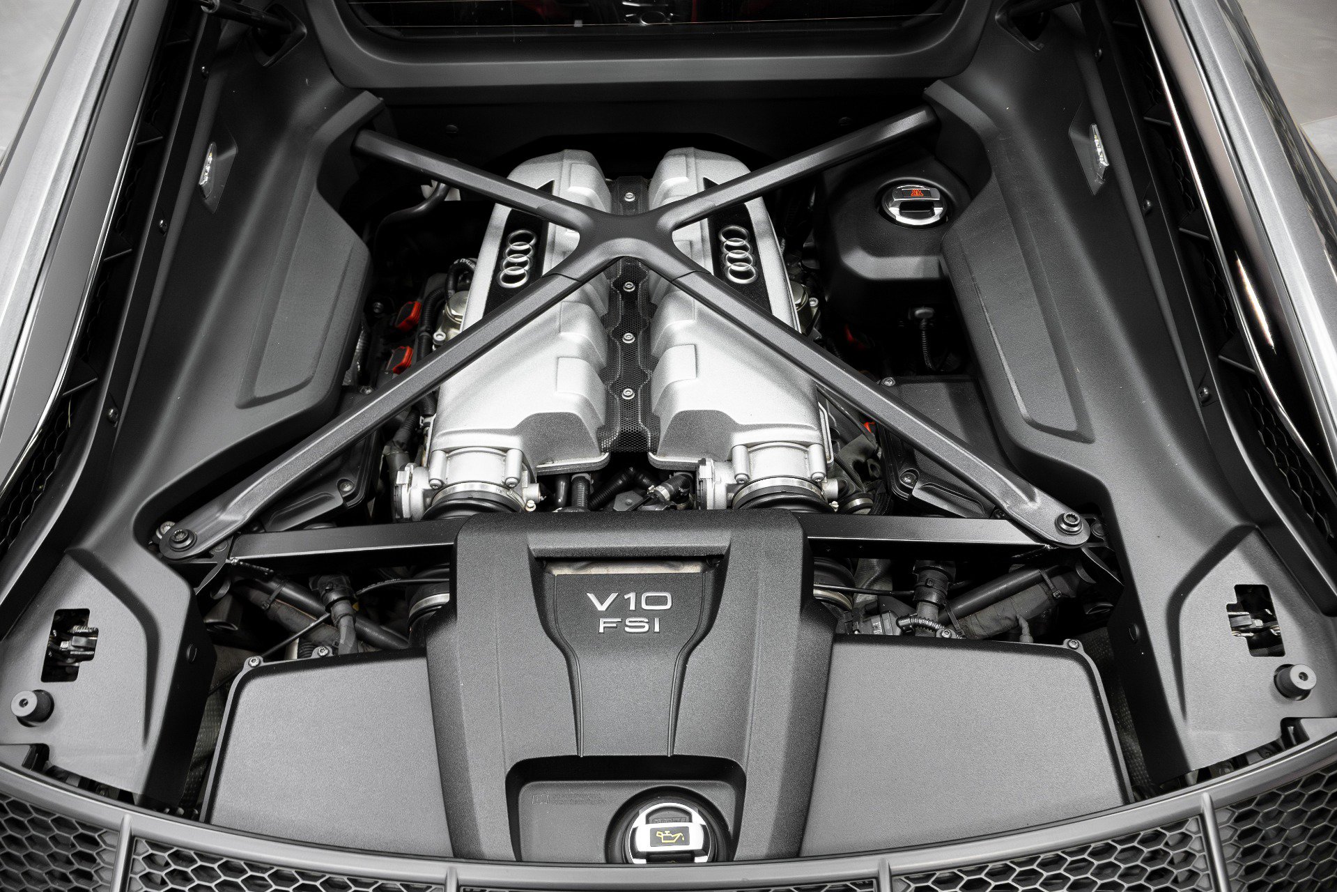 Used 2018 Audi R8 V10 w/ Premium Package image 33