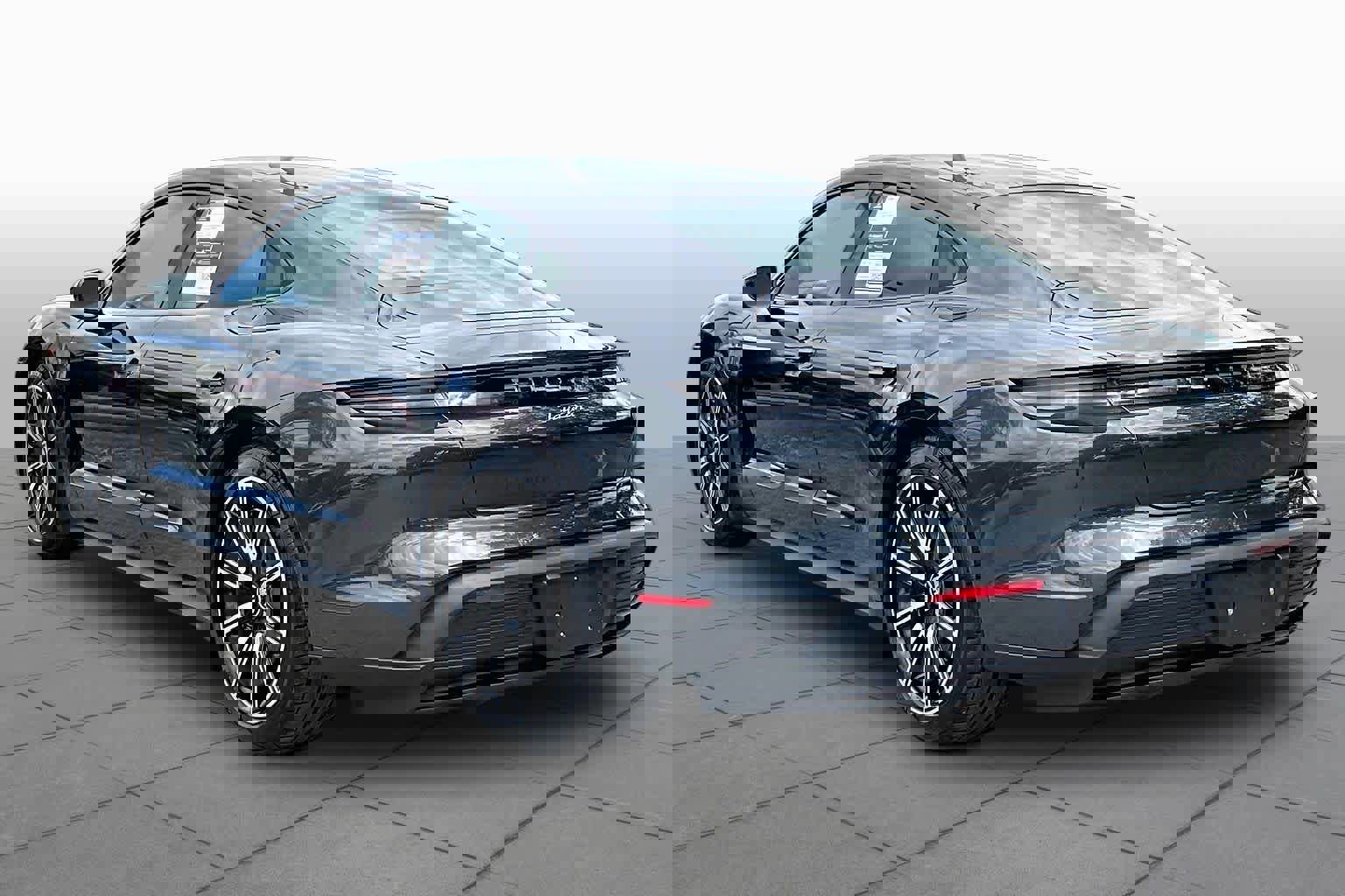 Used 2023 Porsche Taycan image 11