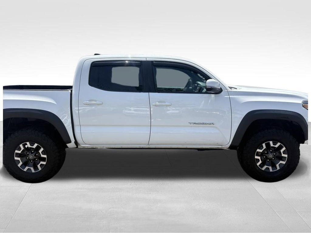 Used 2018 Toyota Tacoma TRD Off-Road w/ Technology Package AWD/4WD image 2