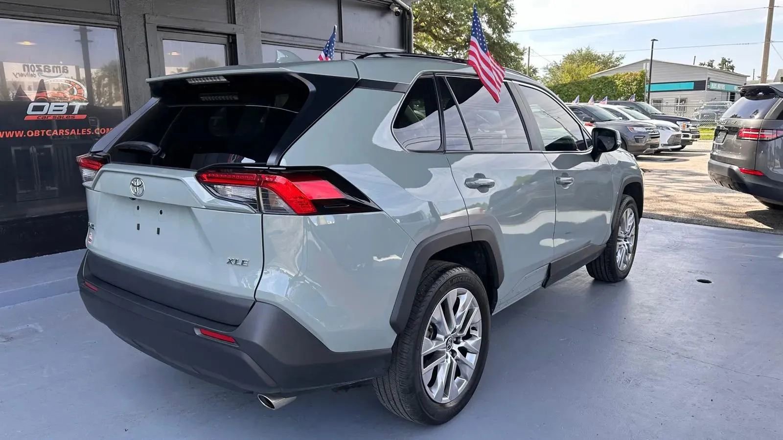 Used 2023 Toyota RAV4 XLE Premium image 5