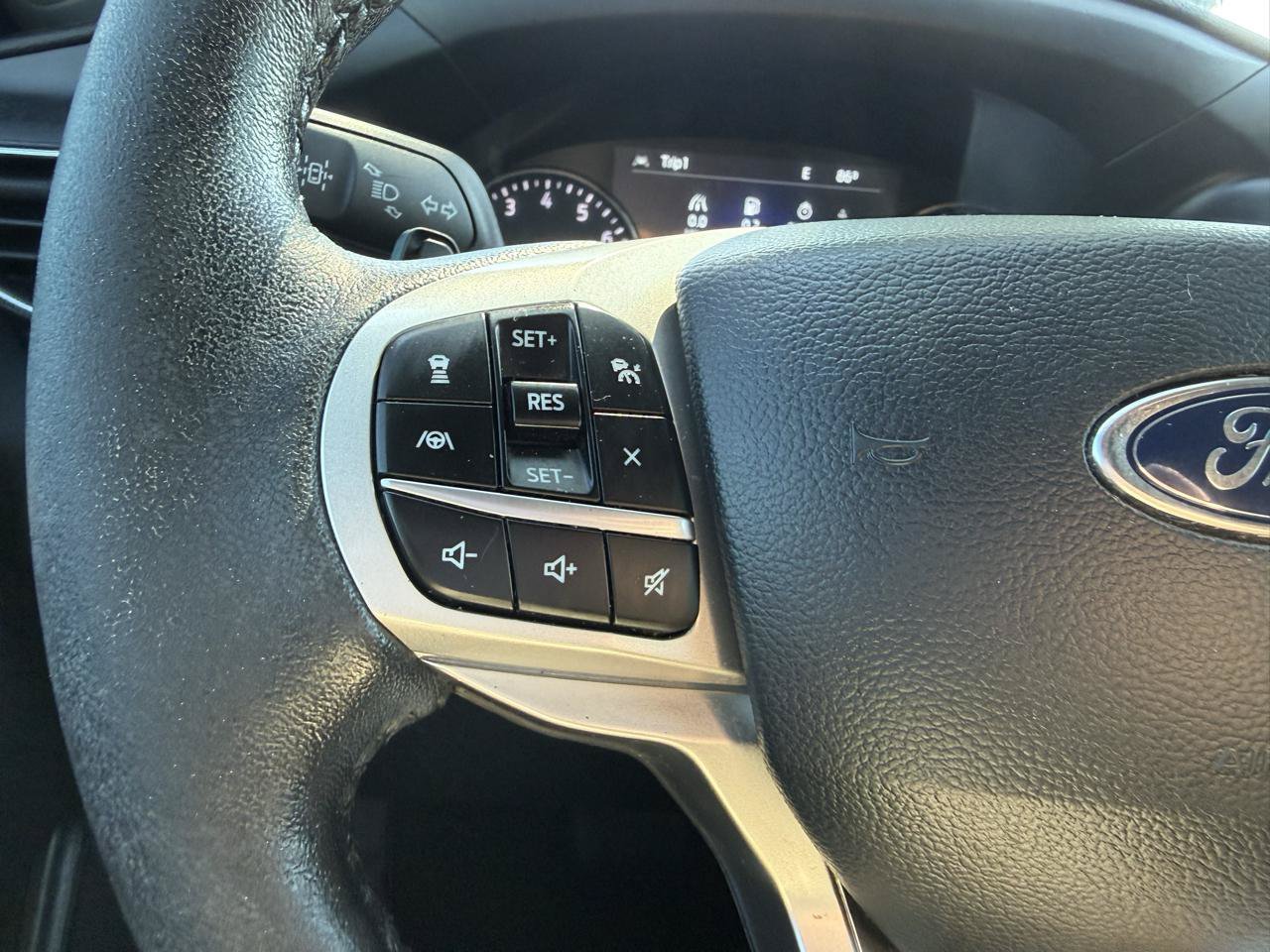 Used 2021 Ford Explorer XLT w/ Equipment Group 202A RWD image 25