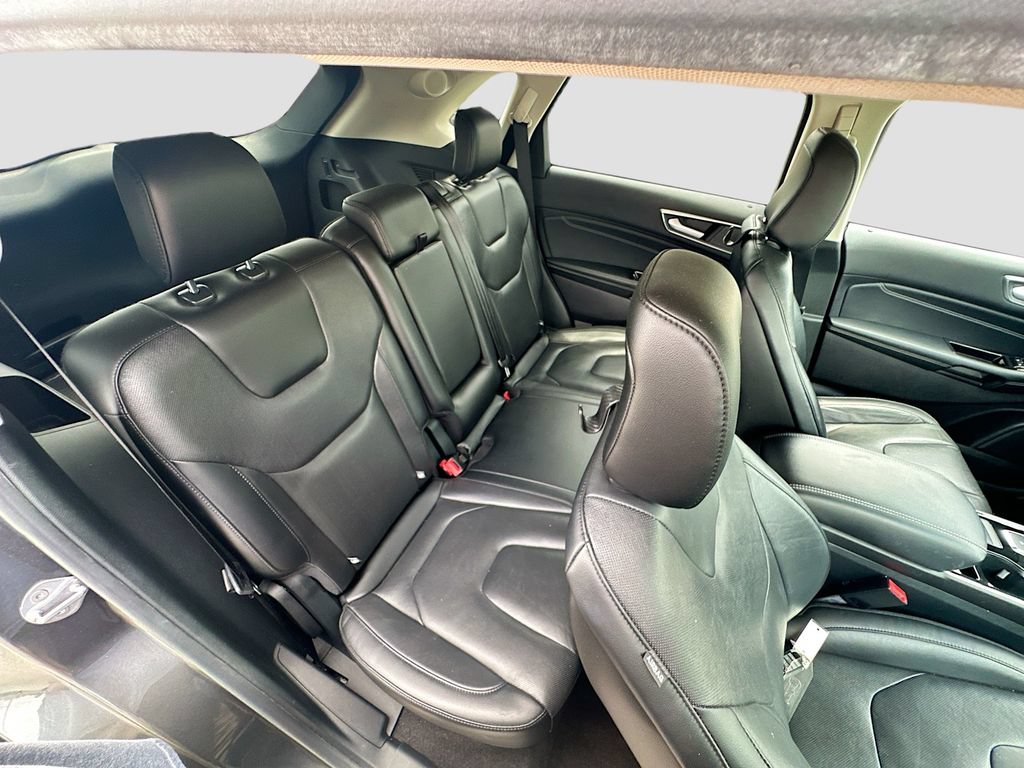 Used 2020 Ford Edge Titanium w/ Equipment Group 301A AWD/4WD image 28