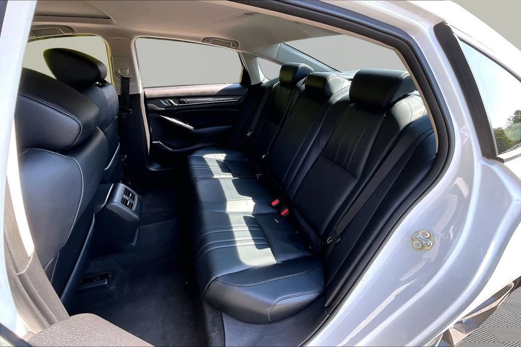 Used 2018 Honda Accord Touring image 18