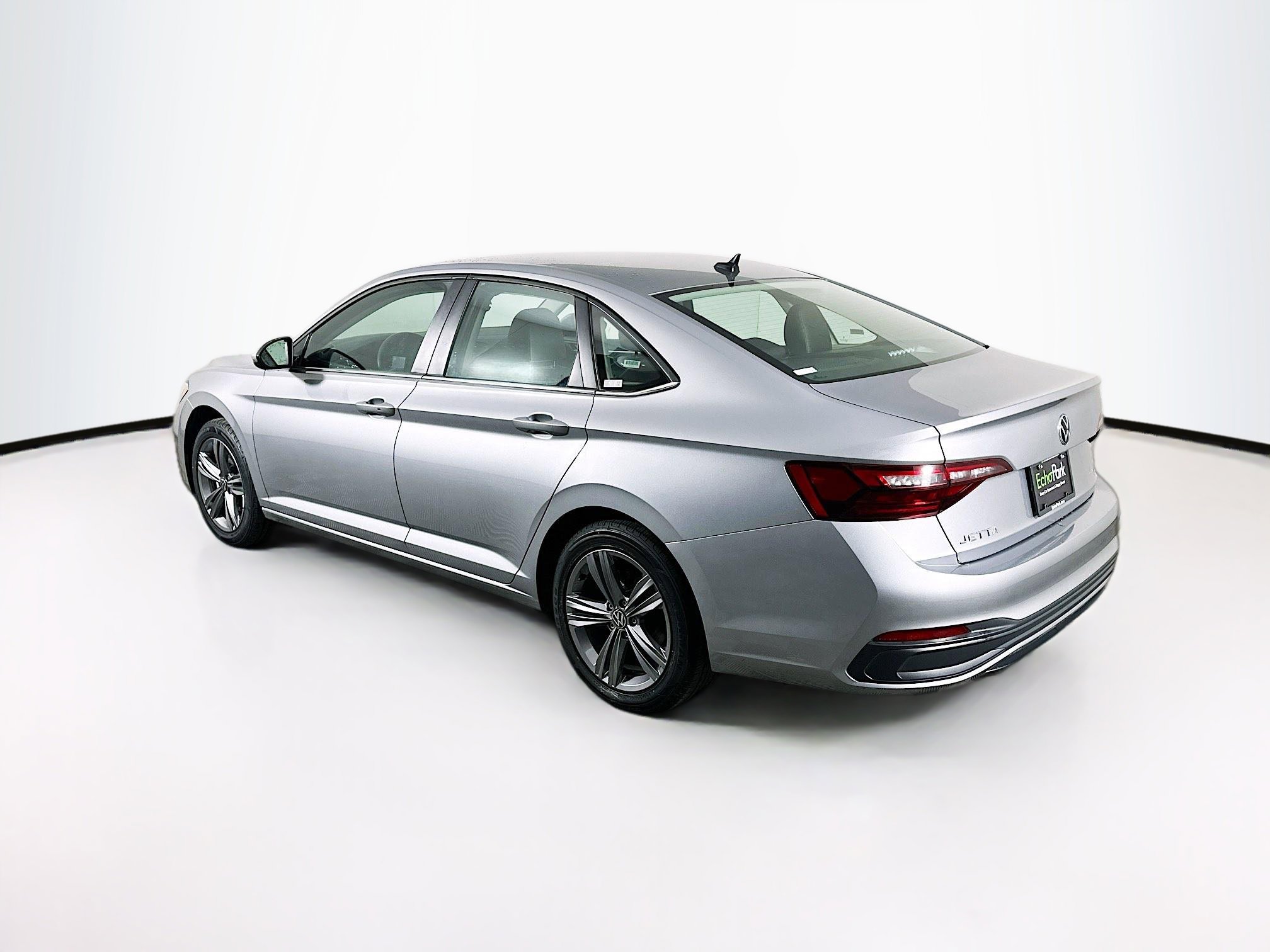 Used 2024 Volkswagen Jetta SE image 5