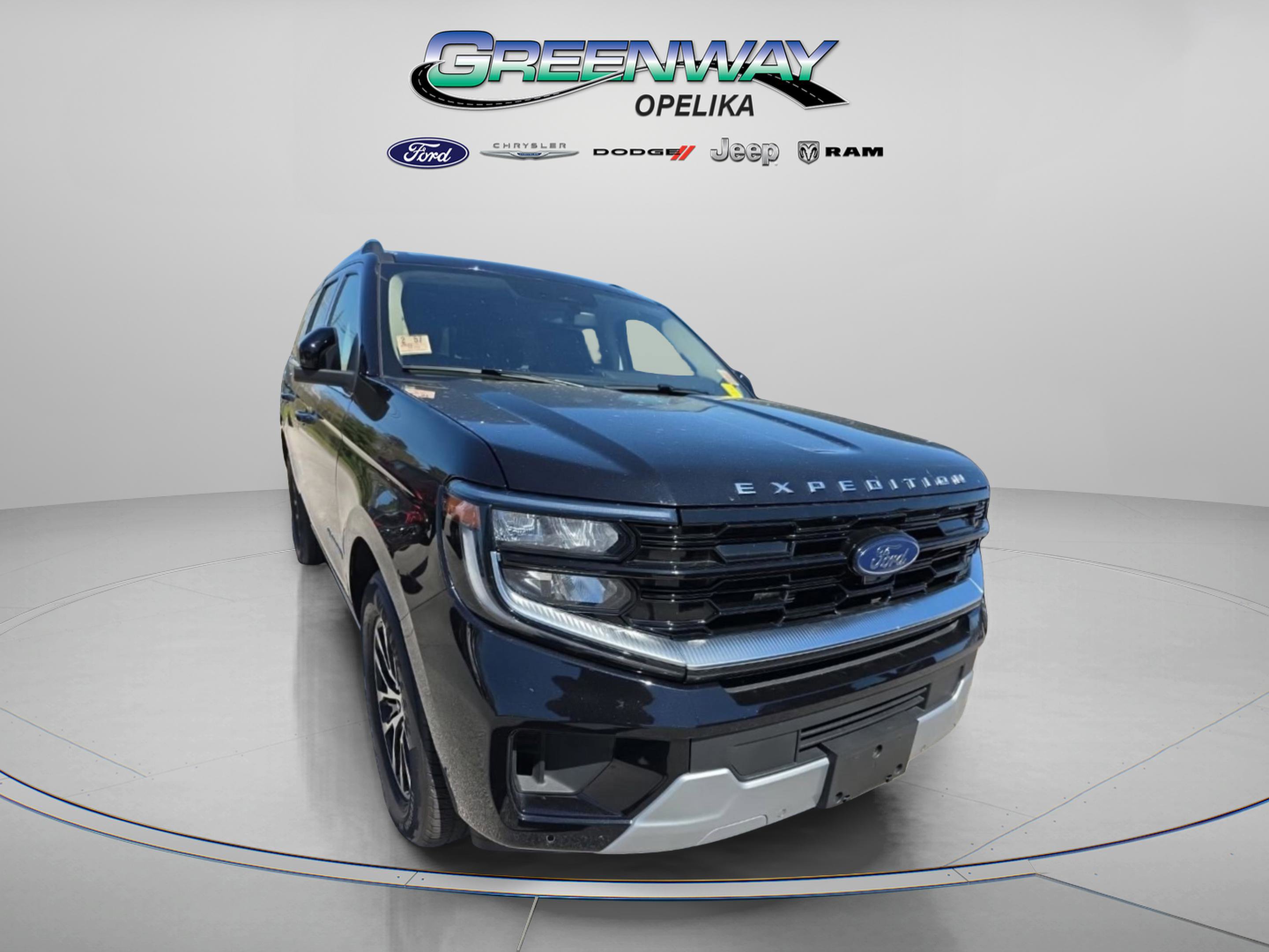 Used 2025 Ford Expedition Platinum image 3