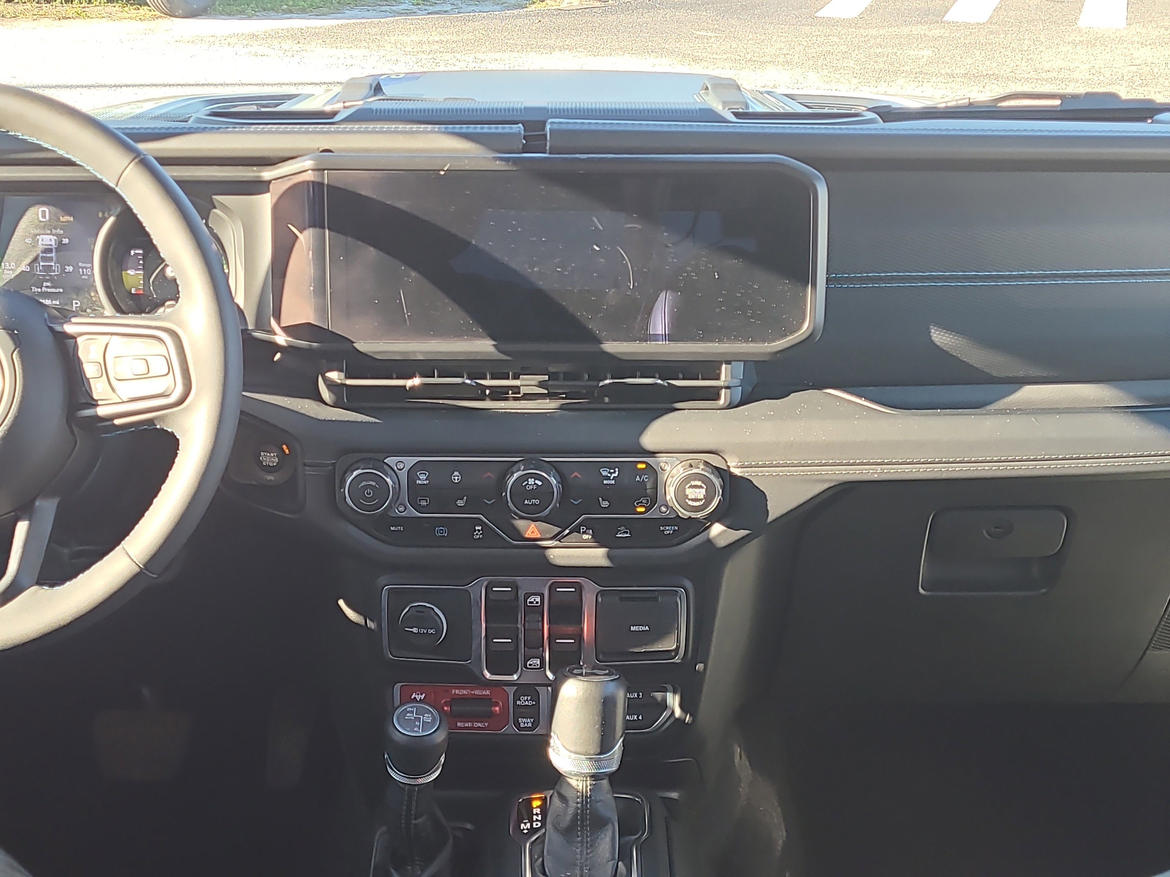 Used 2024 Jeep Wrangler Unlimited Rubicon 4xe image 16