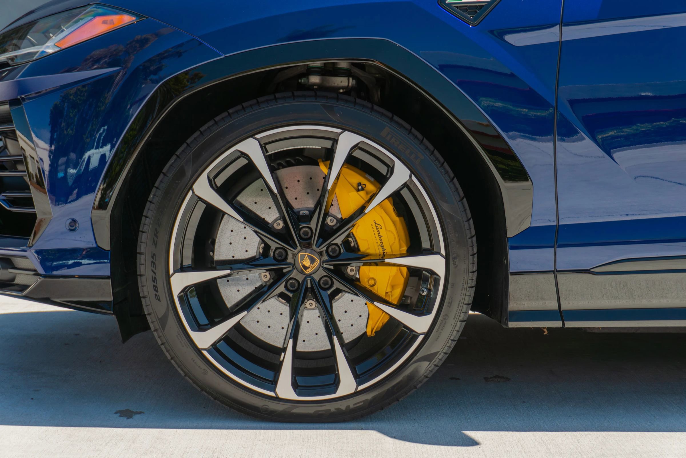 Used 2021 Lamborghini Urus AWD/4WD image 18