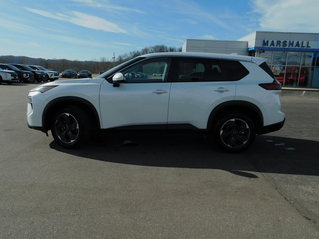 Used 2024 Nissan Rogue SV image 10