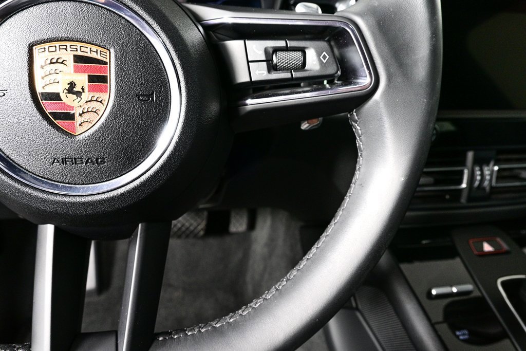 Certified 2025 Porsche Macan image 11