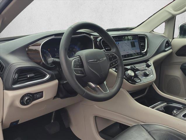 Used 2023 Chrysler Pacifica Limited image 9