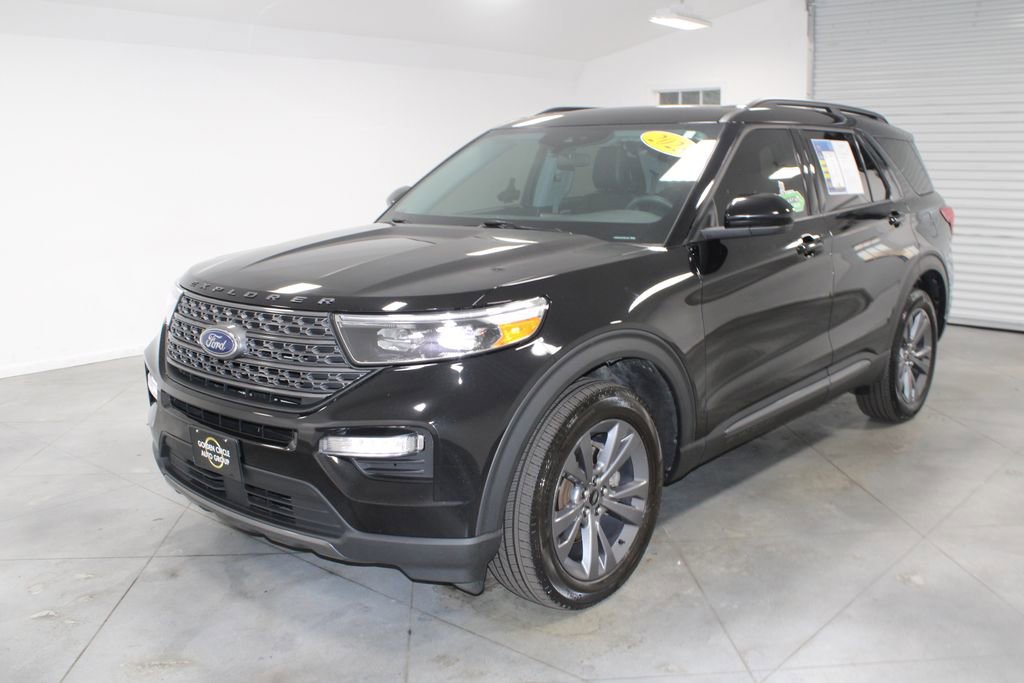 Used 2023 Ford Explorer XLT w/ Equipment Group 202A image 4
