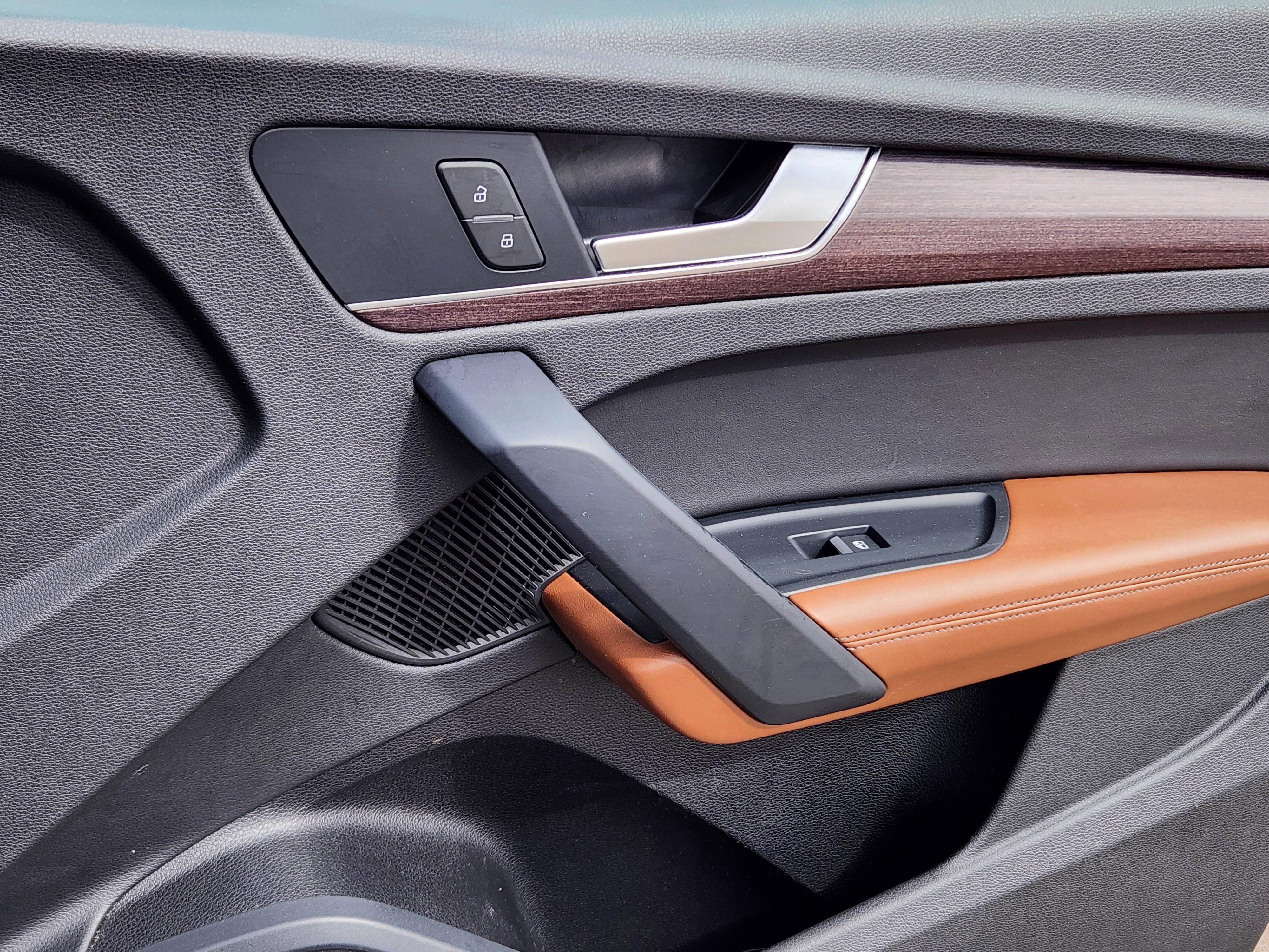 Used 2021 Audi Q5 Prestige w/ Prestige Package image 16