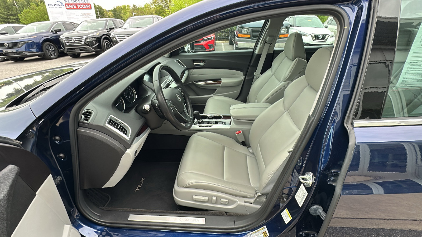 Used 2017 Acura TLX FWD image 11