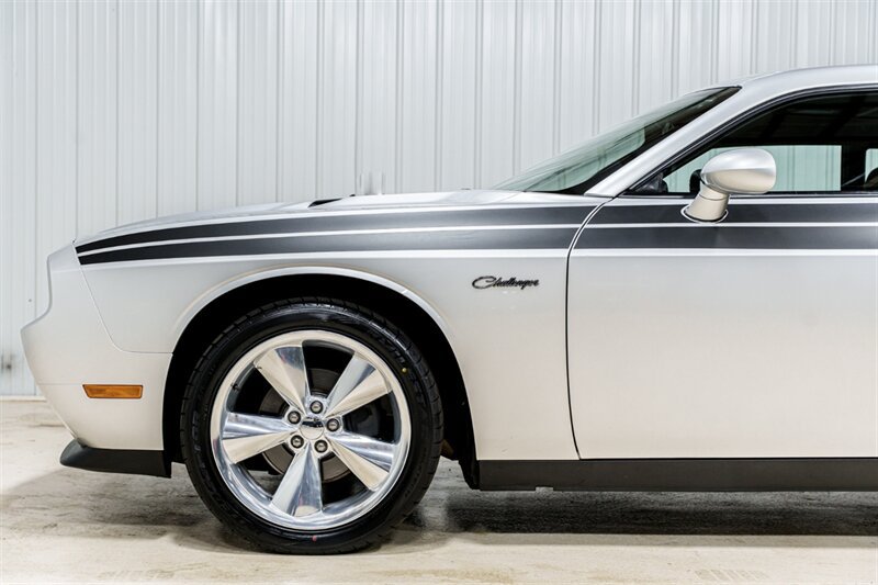 Used 2010 Dodge Challenger SE RWD image 3