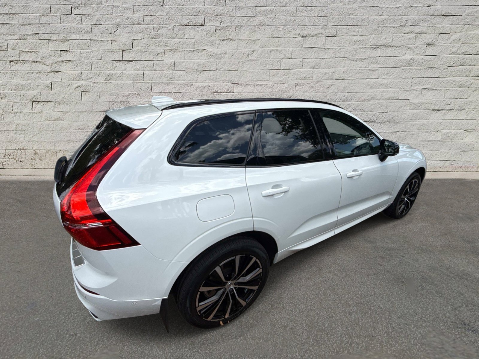 Used 2023 Volvo XC60 T8 Ultimate AWD/4WD image 4