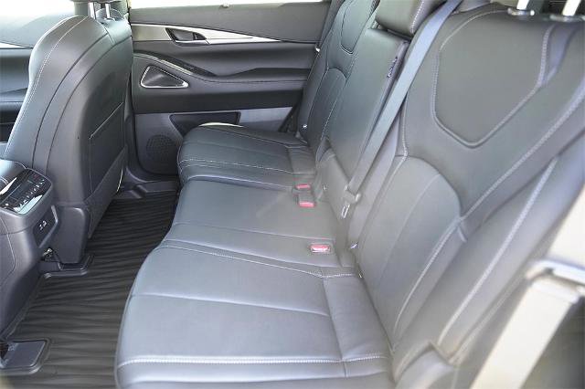 Certified 2025 INFINITI QX60 Luxe w/ Cargo Package image 30