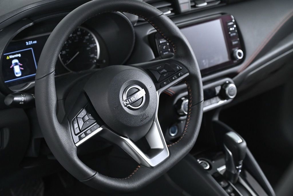 New 2025 Nissan Versa SR w/ Trunk Package FWD image 10