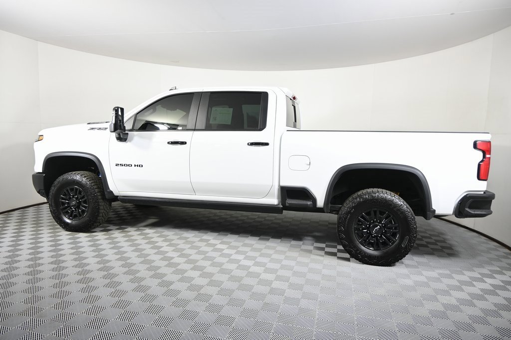 Used 2025 Chevrolet Silverado 2500 ZR2 w/ Technology Package image 3