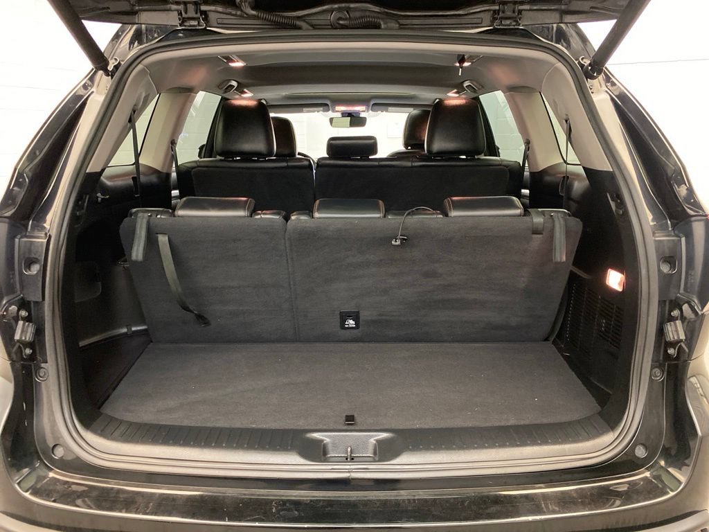 Used 2017 Toyota Highlander XLE w/ Carpet Mat Package FWD image 23
