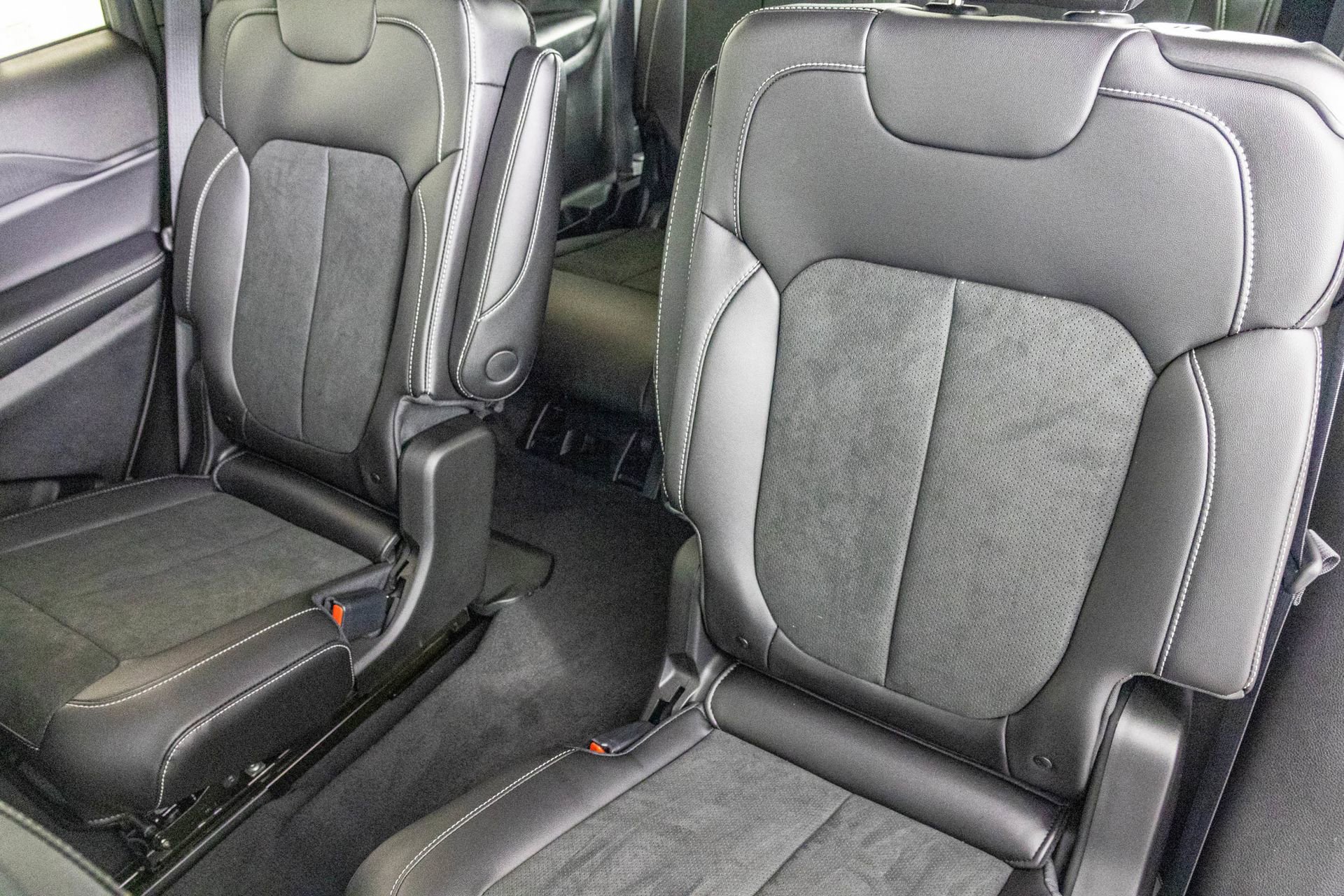 New 2025 Jeep Grand Cherokee L Altitude image 30